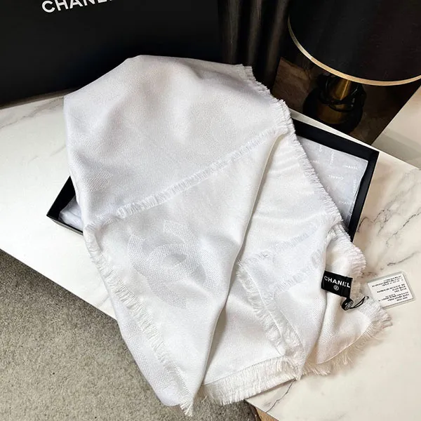Khăn Quàng Cổ Nữ Chanel CC Logo Scarf Màu Trắng - Thời trang - Vua Hàng Hiệu