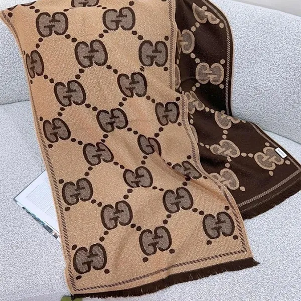 Khăn Quàng Cổ Gucci GG Supreme Jacquard Scrapf Màu Nâu Be
