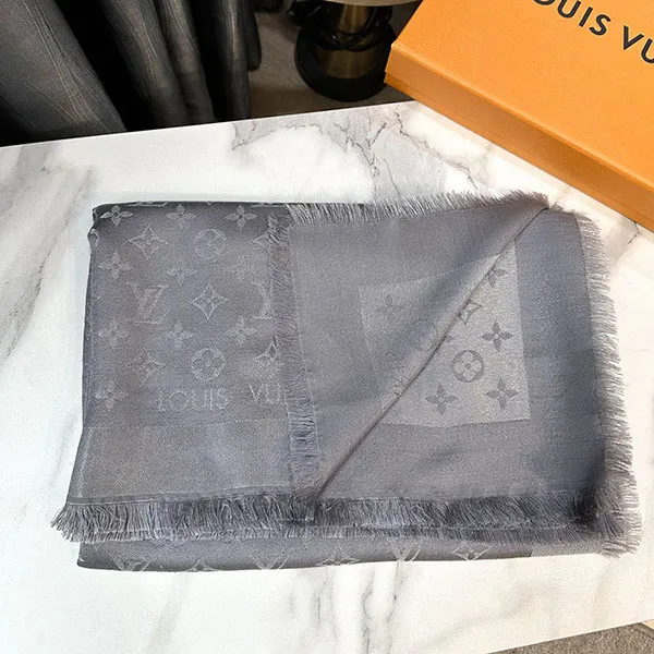 Khăn Quàng Cổ Louis Vuitton LV Monogram Shine Màu Ghi