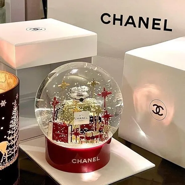 Mô Hình Quả Cầu Chanel Beauté Red VIP Snow Globe Màu Đỏ - Đồ chơi mô hình - Vua Hàng Hiệu