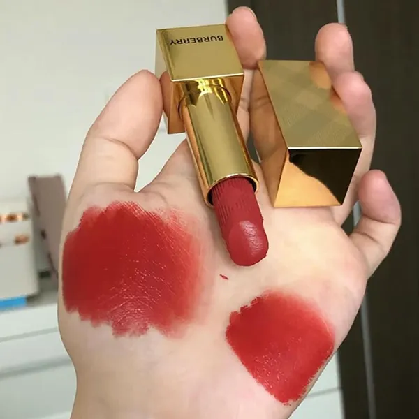 Son Burberry Limited Edition 117 Parade Red Màu Đỏ Ánh Cam (Vỏ Vàng)