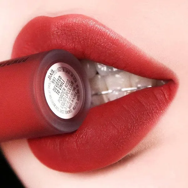 Son MAC Powder Kiss Liquid Lipcolour 991 Devoted To Chili Màu Đỏ Gạch - Son Môi - Vua Hàng Hiệu