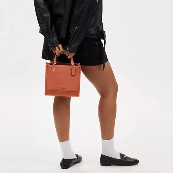 Túi Đeo Chéo Nữ Coach Dempsey Tote 22 CO971 Màu Nâu Cam
