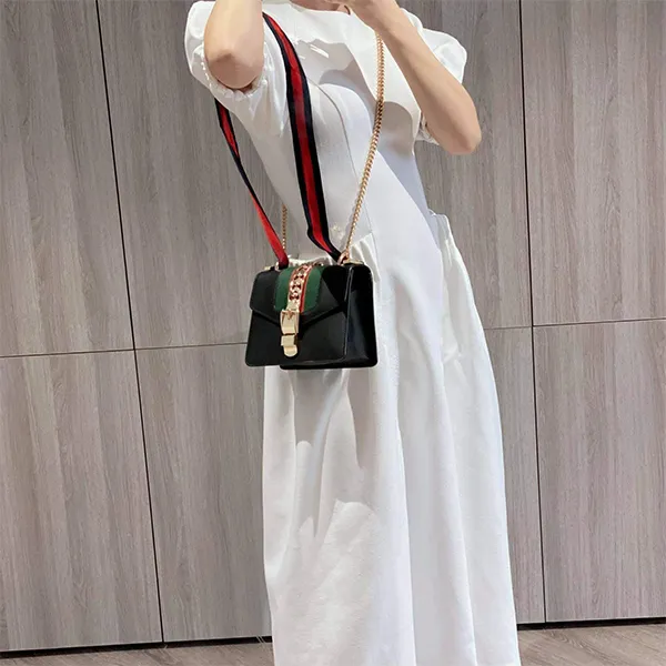 Túi Đeo Chéo Nữ Gucci Black Leather Sylvie Chain Shoulder Bag Màu Đen