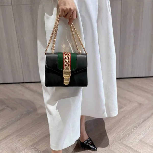 Túi Đeo Chéo Nữ Gucci Black Leather Sylvie Chain Shoulder Bag Màu Đen