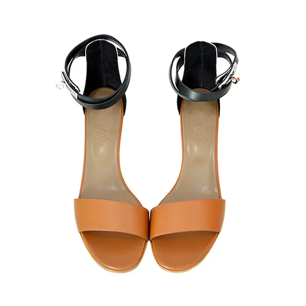 Dép Cao Gót Nữ Hermès Manage Kelly Hardware Leather Strap Sandals Màu Nâu Trắng Size 38