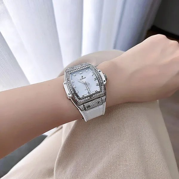 Đồng Hồ Hublot Spirit Of Bigbang Titanium White Pave 39mm Màu Trắng
