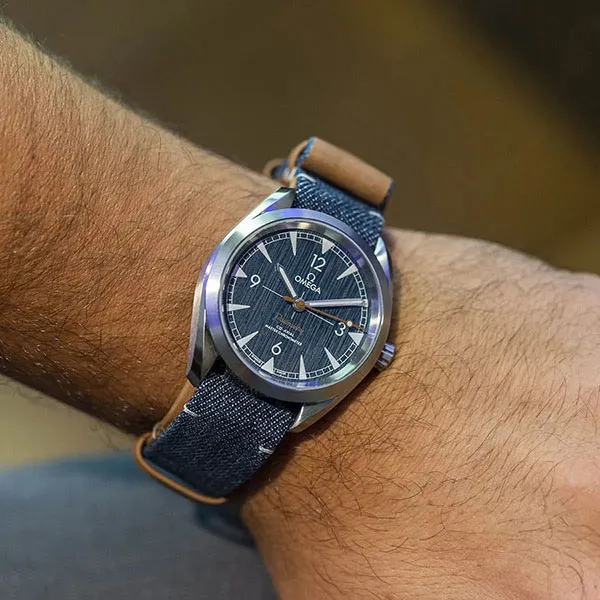 Đồng Hồ Nam Omega Railmaster Automatic Blue Jeans Dial Men's Watch 220.12.40.20.03.001 Màu Xanh
