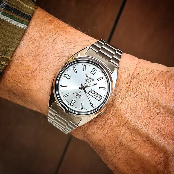 Đồng Hồ Nam Seiko 5 Automatic Silver Dial Stainless Steel Men's Watch SNXS73 Màu Bạc