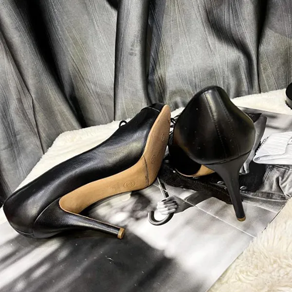 Giày Cao Gót Nữ Chanel Black Leather And Patent CC Cap Toe Pumps Màu Đen Size 39
