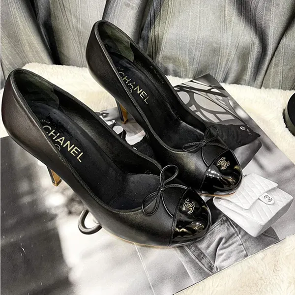 Giày Cao Gót Nữ Chanel Black Leather And Patent CC Cap Toe Pumps Màu Đen Size 39