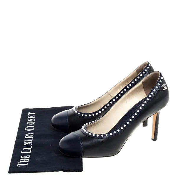 Giày Cao Gót Nữ Chanel Black Leather CC Pearl Around Embellished Pump Màu Xanh Đen Size 36.5 - Giày - Vua Hàng Hiệu