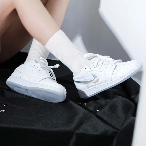 Giày Thể Thao Nike Air Jordan 1 Low Glitter Swoosh FQ9112-100 Màu Trắng Size 36.5 - Giày - Vua Hàng Hiệu