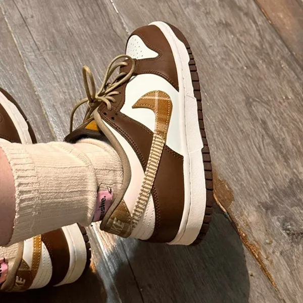 Giày Thể Thao Nữ Nike Dunk Low GS Autumn Plaind FV3653-191 Màu Nâu Trắng Size 35.5