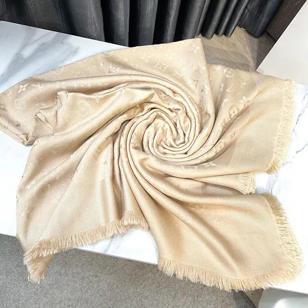 Khăn Quàng Cổ Nữ Louis Vuitton LV Monogram Scarf Màu Vàng Nhạt