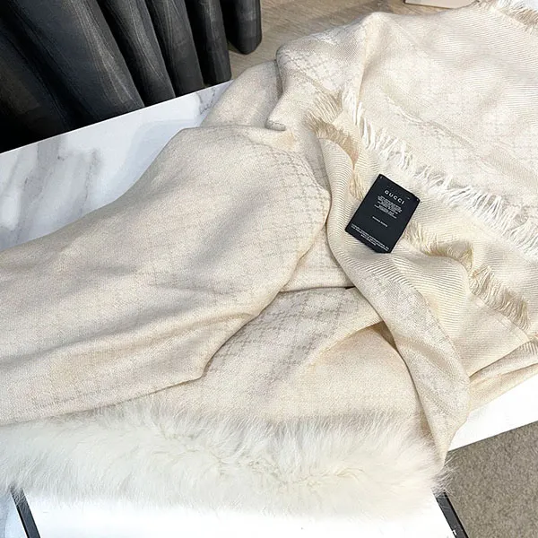 Khăn Quàng Cổ Nữ Gucci Fox Trim Shawl Ivory Màu Be - Thời trang - Vua Hàng Hiệu