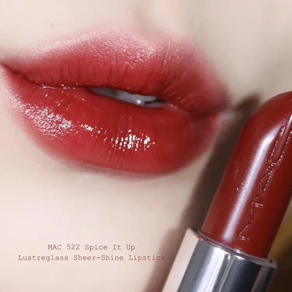 Son MAC Lustreglass Sheer Shine Lipstick 522 Spice It Up Màu Đỏ Berry