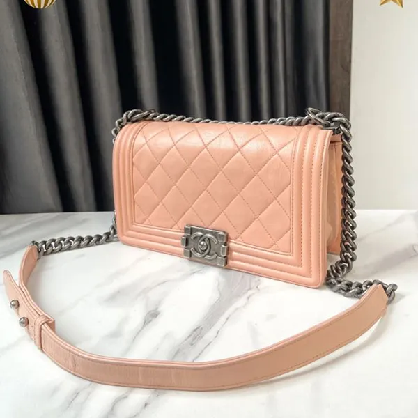Túi Đeo Chéo Nữ Chanel Medium Boy Bag Màu Hồng Phấn