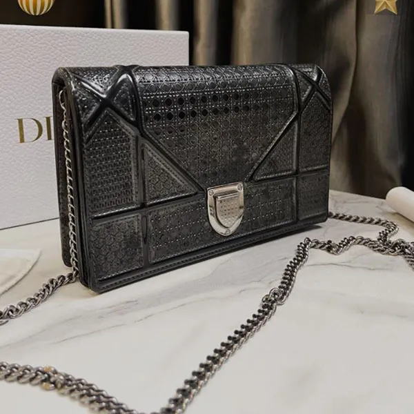 Túi Đeo Chéo Nữ Dior Metallic Silver Perforated Leather Diorama Wallet On Chain Bag Màu Bạc Đen