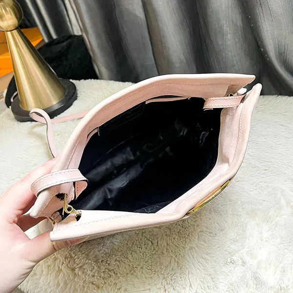Túi Đeo Chéo Nữ Salvatore Ferragamo Vala Pink Màu Hồng Nhạt