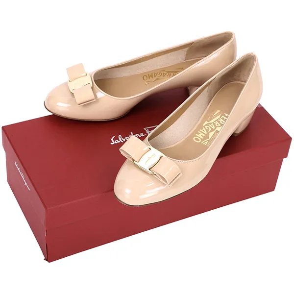 Giày Cao Gót Nữ Salvatore Ferragamo Vara Patent Leather Bow Low Heels Màu Be Size 5.5