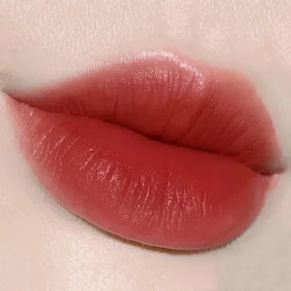 Son MAC Powder Kiss 916 Devoted To Chili Màu Đỏ Gạch