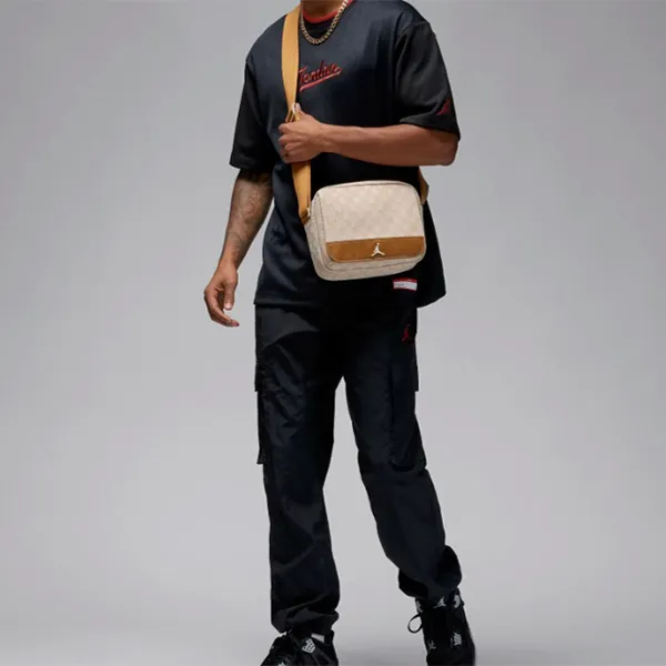 Túi Đeo Chéo Nam Nike Jordan Monogram Mini Messenger Bag Sling MA0760-W3Z Màu Be Nâu - Túi xách - Vua Hàng Hiệu