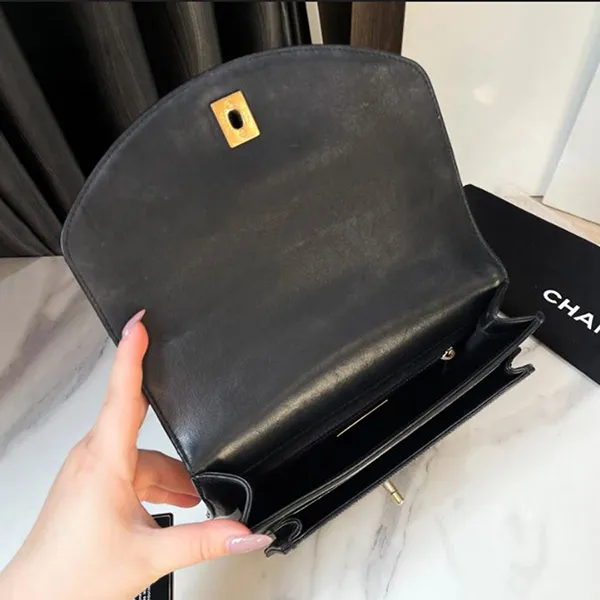 Túi Đeo Chéo Nữ Chanel Flap Bag Aged Calfskin & Gold-Tone Metal Màu Đen