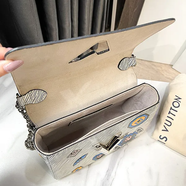 Túi Đeo Chéo Nữ Louis Vuitton LV Twist MM Epidenim Leather M50824 Bron Gris 2way Handbag Shoulder Bag Màu Xám - Túi xách - Vua Hàng Hiệu