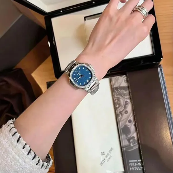 Đồng Hồ Nữ Patek Philippe Nautilus 7118/1200A-001 Blue Màu Bạc Xanh