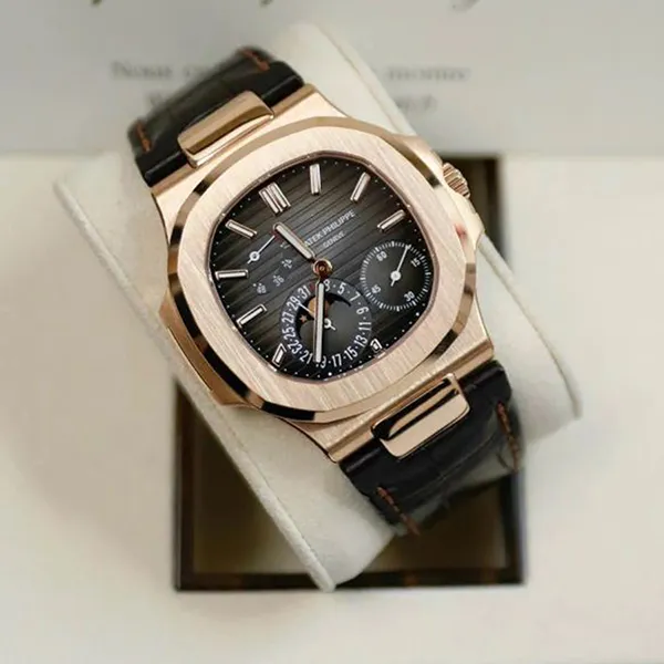 Đồng Hồ Patek Philippe Nautilus 5712R-001 Crocodile Skin Màu Nâu/ Vàng Hồng - Đồng hồ - Vua Hàng Hiệu