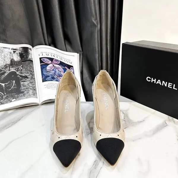 Giày Cao Gót Nữ Chanel Interlocking CC Logo Leather Pumps Màu Be Đen Size 38.5 - Giày - Vua Hàng Hiệu