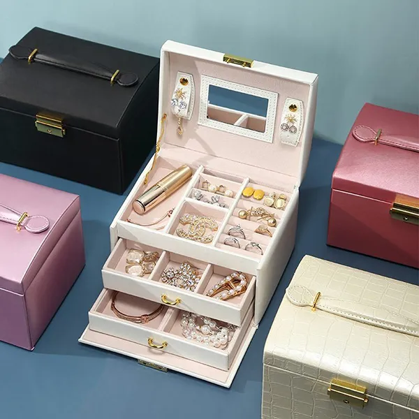 Hộp Đựng Đồ Trang Sức LiLi Jewelry LILI_611947 Bọc Da, Nhung Màu Hồng Đỏ