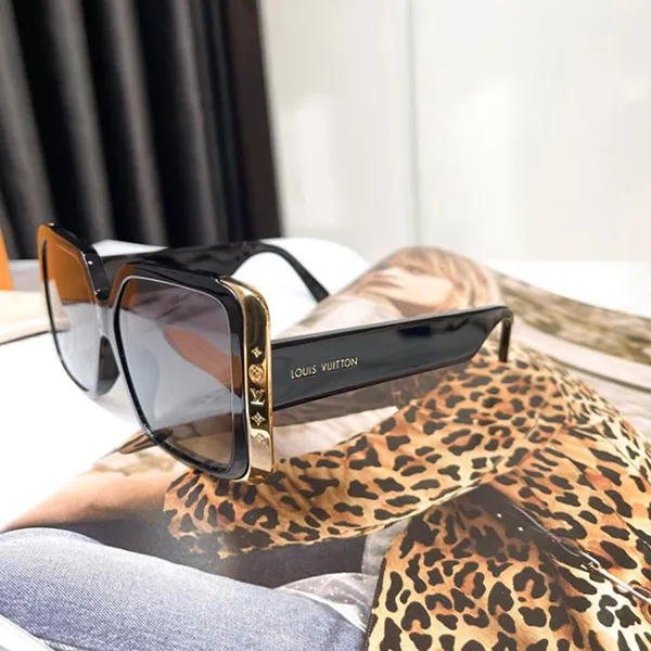 Kính Mát Nữ Louis Vuitton LV Moon Square Sunglasses Z1664W Màu Xám Đen