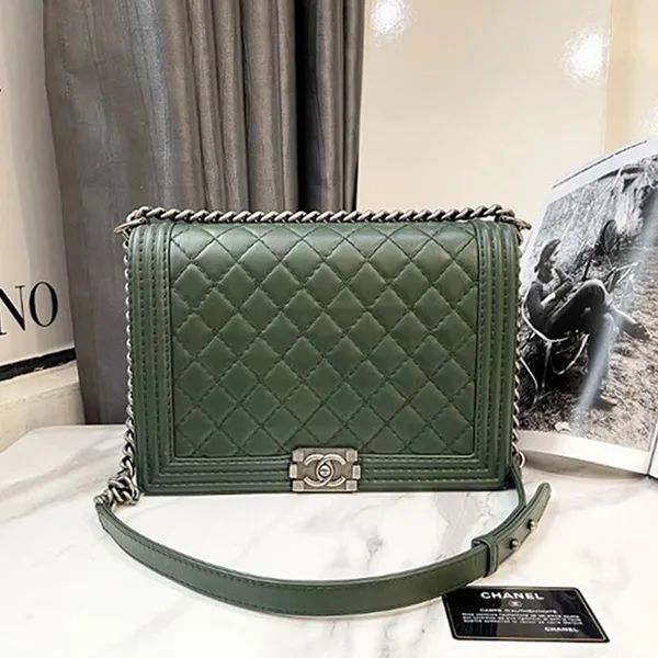 Túi Đeo Chéo Nữ Chanel Boy Flap Bag Quilted Calfskin Large Màu Xanh Rêu