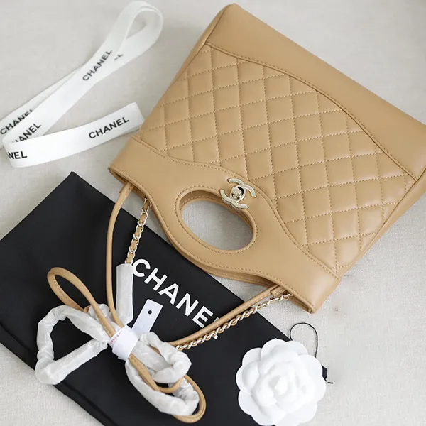 Túi Đeo Chéo Nữ Chanel Small C31 Shopper Dark Beige Lambskin Light Gold Hardware Màu Be