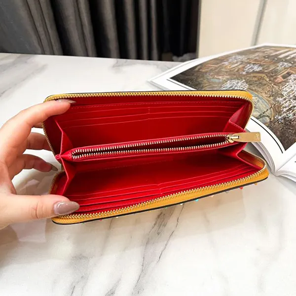 Ví Nữ Christian Louboutin Panatone Wallet Màu Vàng
