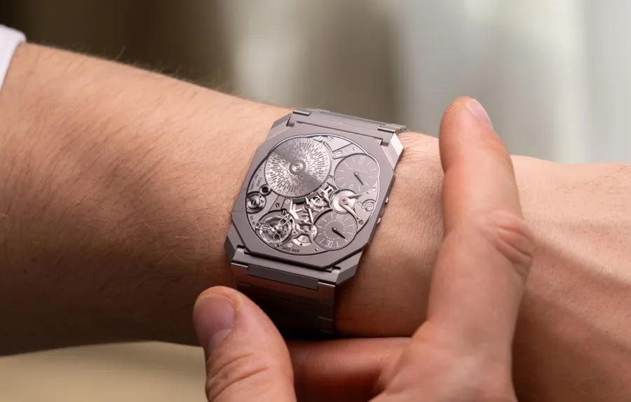Octo Finissimo Ultra COSC của Bulgari