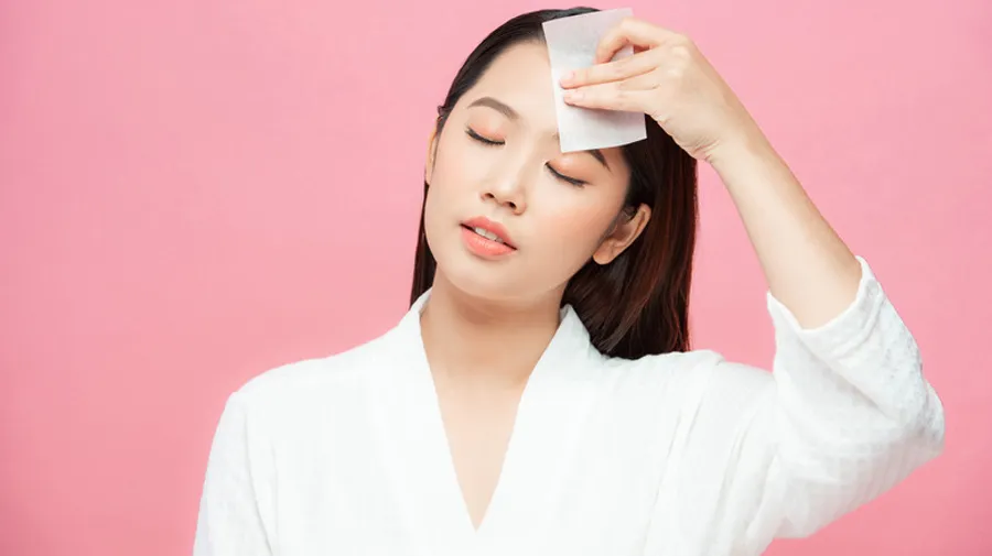 Sử dụng giấy thấm dầu