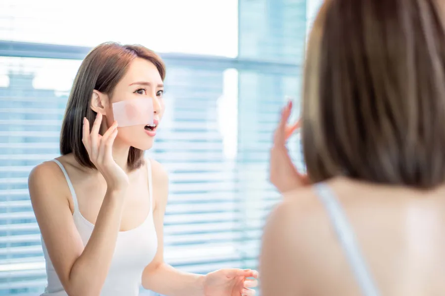 Tại sao da dầu lại dễ gặp mụn vào mùa hè?