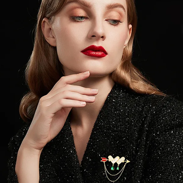 Cài Áo Nữ Meri Cupid's Heart BR710 Màu Vàng Gold