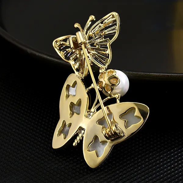 Cài Áo Nữ Meri Elegant Butterfly BR716 Màu Vàng/Trắng