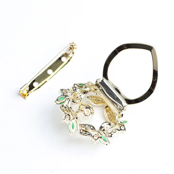 Cài Áo Nữ Meri Floral Wreath BR747 Màu Vàng/Trắng