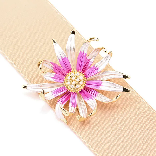 Cài Áo Nữ Meri Pinky Flower BR739 Màu Trắng Hồng
