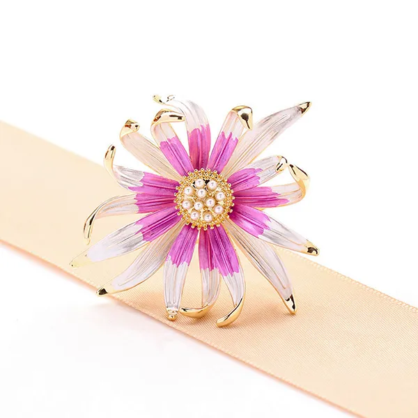 Cài Áo Nữ Meri Pinky Flower BR739 Màu Trắng Hồng