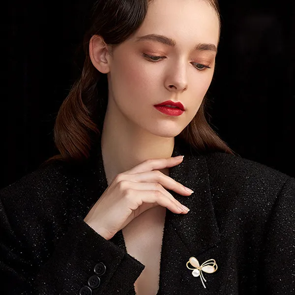 Cài Áo Nữ Meri Stylized Dragonfly BR719 Màu Vàng/Trắng