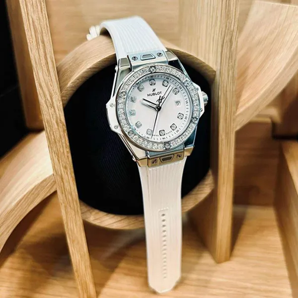 Đồng Hồ Nữ Hublot One Click 33mm White Diamond Benzel 485.SE.2210.RW.1204 Màu Trắng
