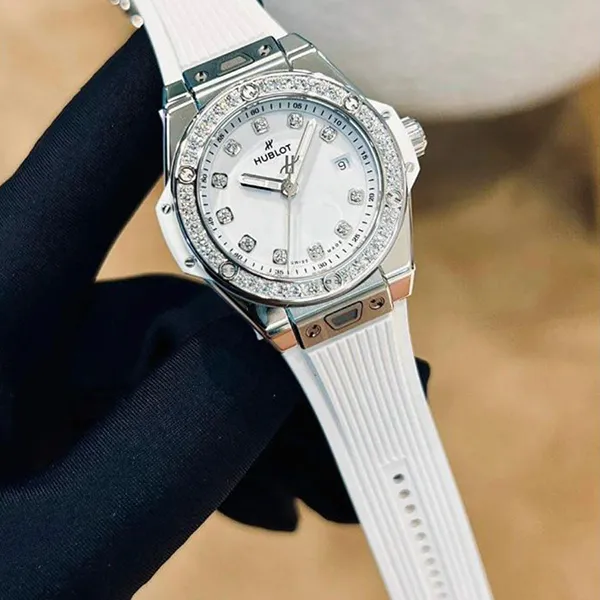 Đồng Hồ Nữ Hublot One Click 33mm White Diamond Benzel 485.SE.2210.RW.1204 Màu Trắng