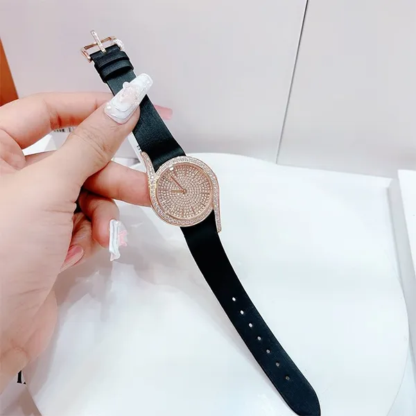 Đồng Hồ Nữ X-Cer Quartz Rose Gold Dial B0632 Màu Đen Vàng Hồng