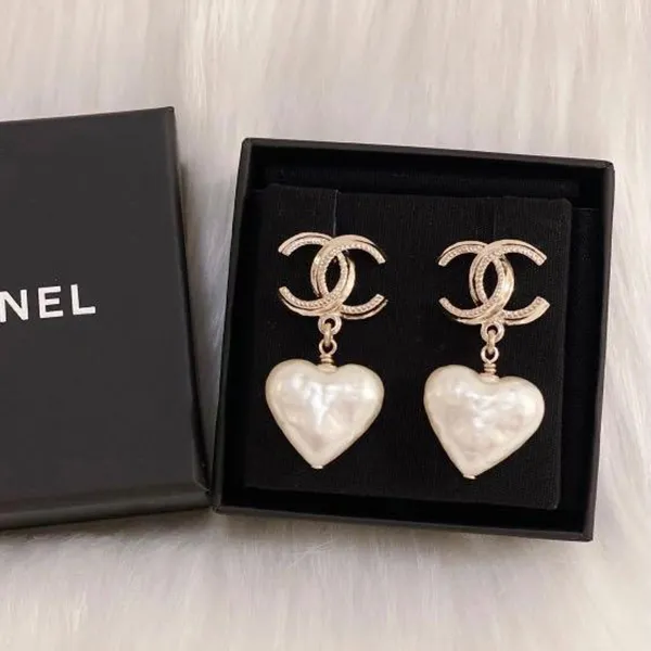 Khuyên Tai Nữ Chanel 22C Heart Pearl Pendant CC Dangle Earrings Màu Vàng - 3